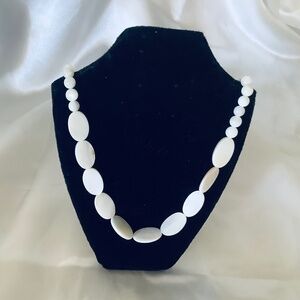 Elegant Mother of Pearl Choker Necklace NWT